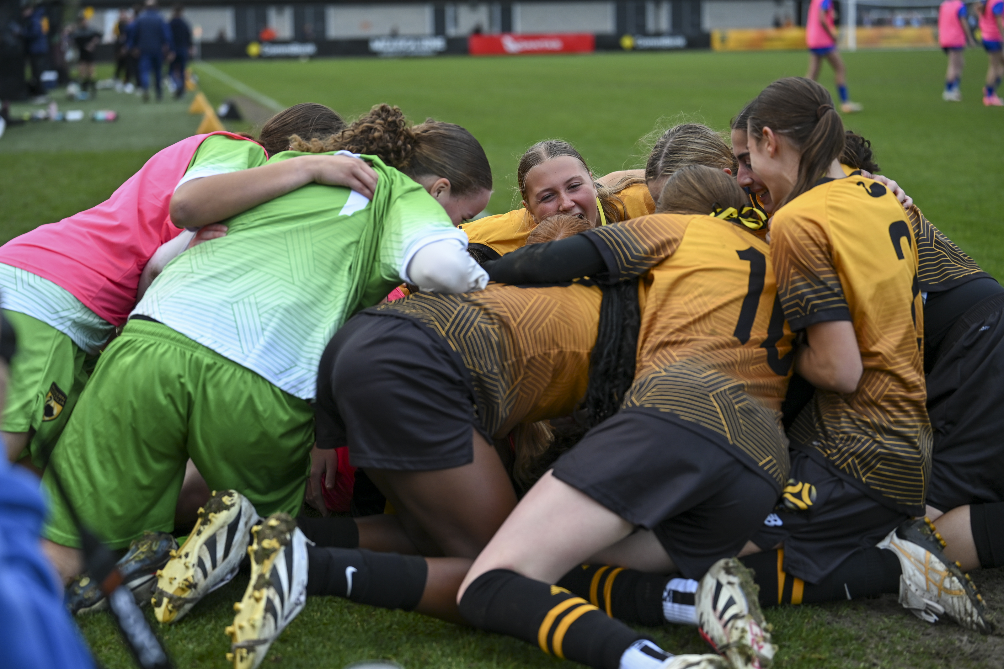 Western Australia celebrate advancing to the 2026 CommBank Emerging Matildas Championships in Melbourne, Victoria. (Photo: Mark Avellino/Football Australia)