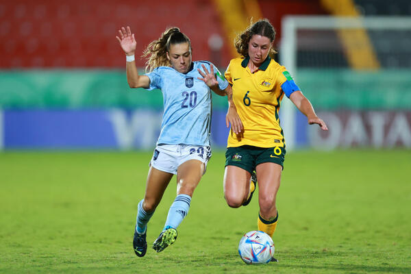 Asun Martinez and Sarah Hunter battle for the ball at the U20 Women's World Cup
