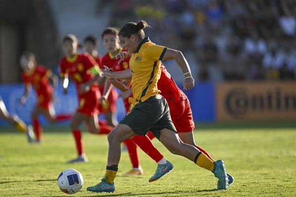  Sienna Dale takes on China in the U17 Women's Asian Cup 2024