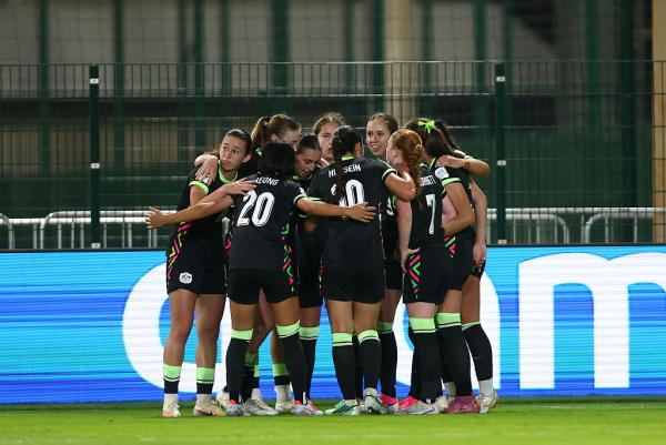  Australia v Chile : FIFA U17 Women's World Cup RABAT, MOROCCO - OCTOBER 19: Players of Australia celebrate after teammate Charlotte Bradshaw scores their team’s first goal during the FIFA U17 Women's World Cup Group F match between Australia and Chile at the Mohammed VI Football Complex on October 19, 2026 in Rabat, Morocco. (Photo by Joern Pollex - FIFA/FIFA via Getty Images