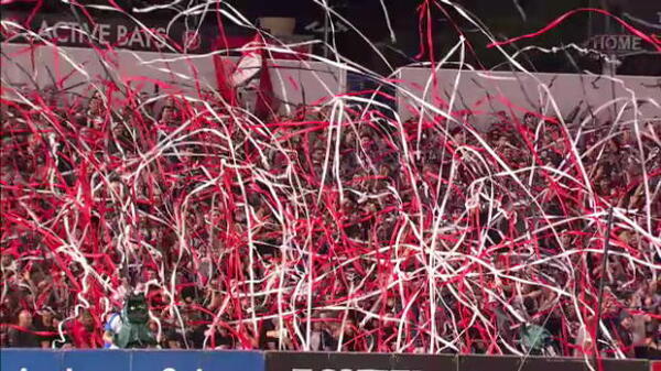 Wanderers down Mariners to advance
