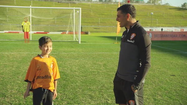 Yoshi meets legendary Socceroo