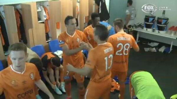 Wanderers v Roar first half highlights